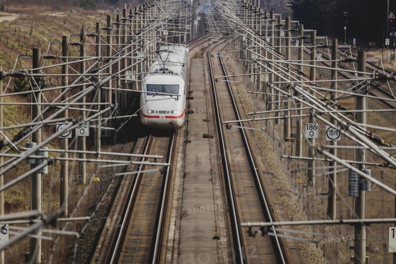 A Deutsche Bahn IC runs between Stendal and Rathenow near Wusterdamm, 26/03/2024