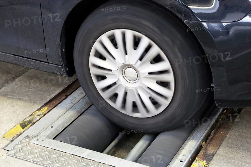 Car on the brake test bench (brake test)