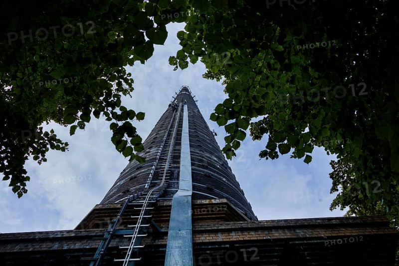 The Halsbrücker Esse, also known as the Hohe Esse, Halsbrückner Esse or Halsbrücker Hohe Esse, is a 140 metre high, free-standing chimney with an associated smoke channel, which was built in 1888/89 to discharge and dilute the toxic flue gases from the Halsbrück smelters, Halsbrücke, Halsbrücke, Saxony, Germany, Europe