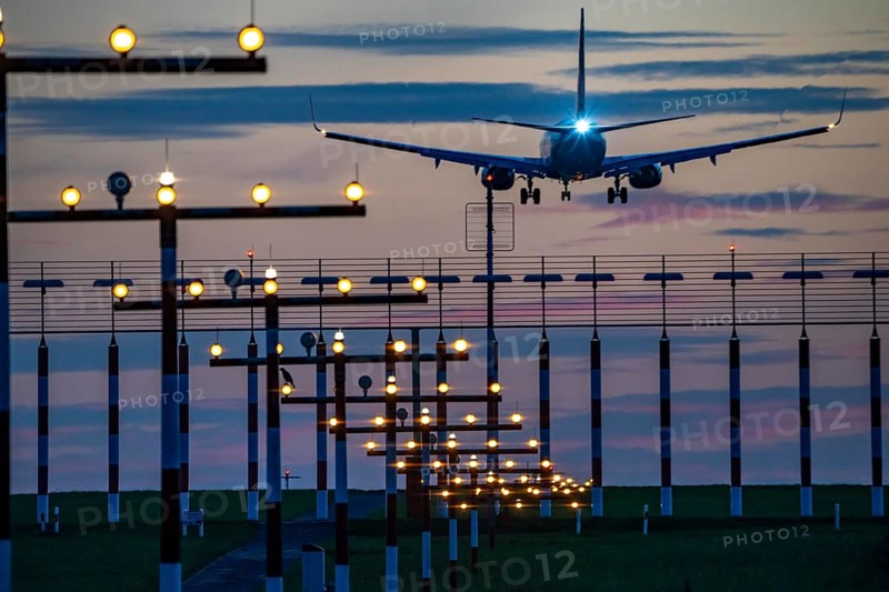 Approach to Düsseldorf International Airport, southern runway, 05R/23L, lighting, North Rhine-Westphalia, Germany, Europe