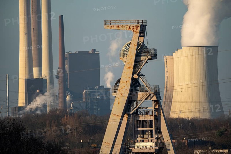 UNIPER coal-fired power plant Gelsenkirchen-Scholven, power plant units and cooling towers, headframe of the former Hugo coal mine, shaft 2, North Rhine-Westphalia, Germany, Europe