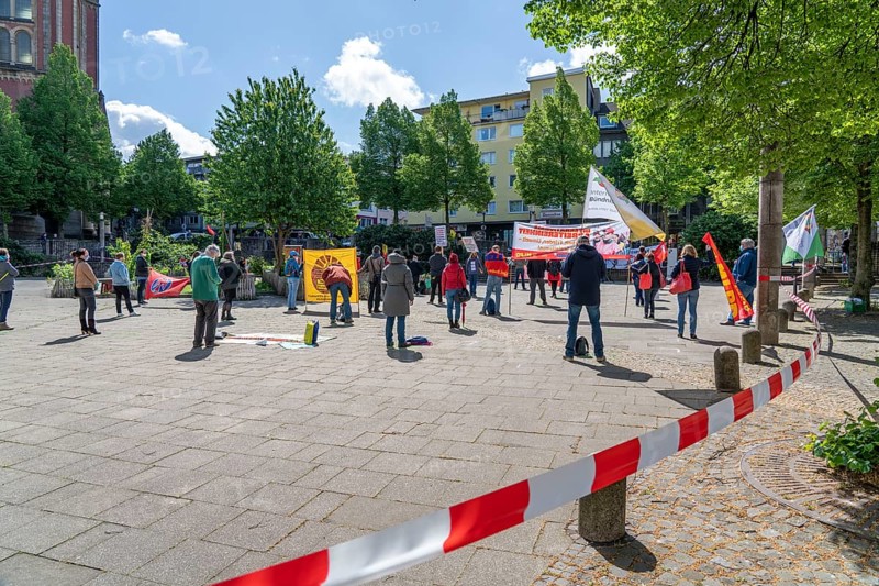 Demonstration on 1 May, on the Weberplatz in Essen, an alliance of left-wing parties and groups had achieved, in the second instance, in front of the OVG Münster that the originally banned demonstration was approved, subject to many conditions, such as number of participants, distance, compulsory masks, Essen, North Rhine-Westphalia, Germany, Europe