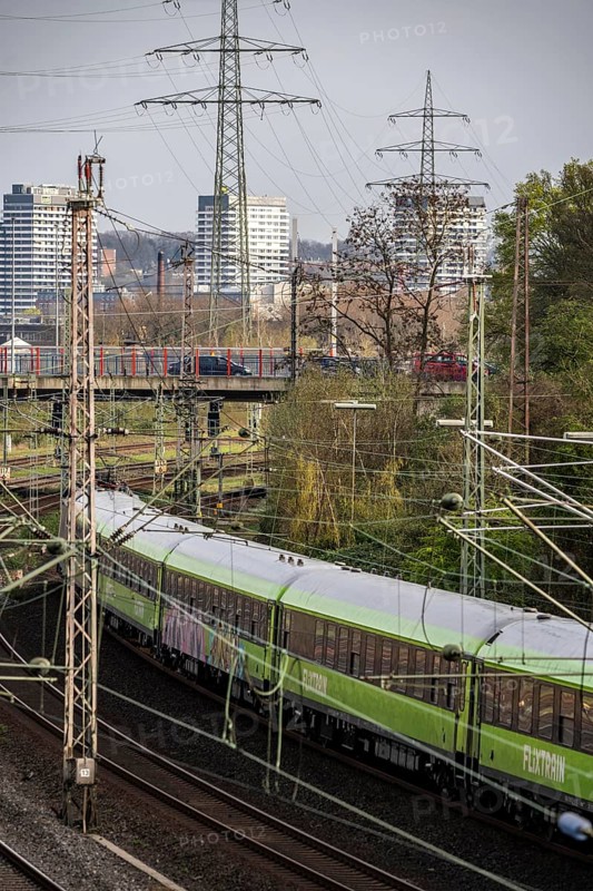 Flixtrain train on the railway line between Mülheim an der Ruhr, and Duisburg, busy railway line, for local and long-distance traffic, freight traffic, North Rhine-Westphalia, Germany, Europe