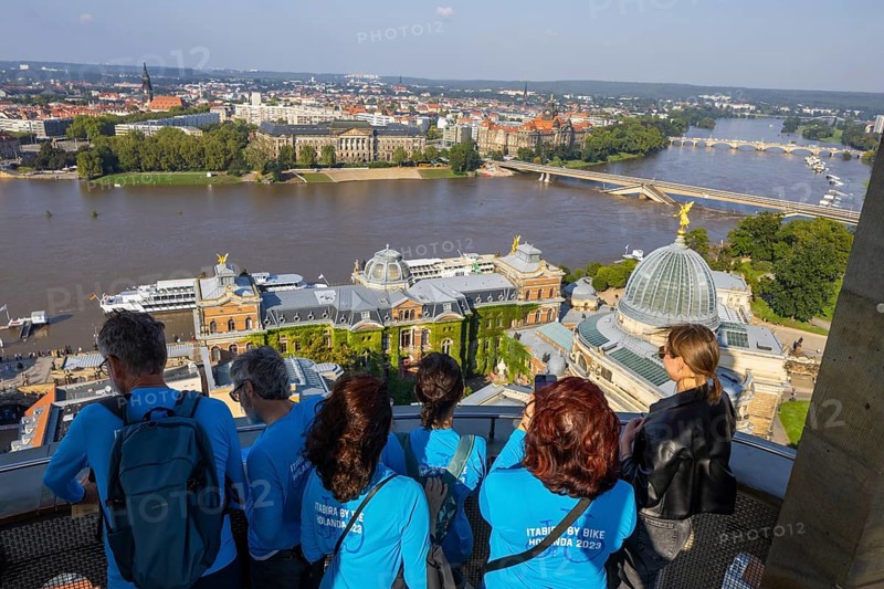 A weather-determining low-pressure system is moving from northern Italy on a so-called Vb track via Austria and the Czech Republic to Poland, bringing very humid air with it. This will also lead to flooding in the Elbe in Saxony. On 18.9.24, the level of the Elbe in Dresden is 6.06 metres. View of the Elbe floods in the historic city centre from the Church of Our Lady, Elbe floods in Dresden, Dresden, Saxony, Germany, Europe