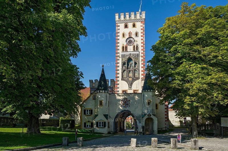 Late Gothic Bayertor gate with gate tower, town gate, old town centre, Landsberg am Lech, Upper Bavaria, Bavaria, Germany, Europe