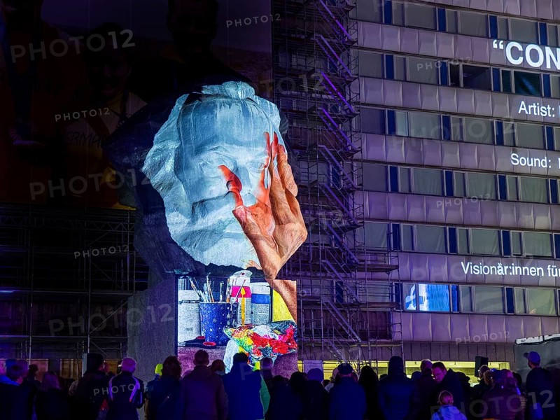 Vanessa Cardui Karl-Marx-Monument, Hands off!, The 2nd edition of Light our Vision under the motto LICHT.MACHT.PLATZ. is inspiring with an international line-up and a record number of applications from all over the world. The best light artists were selected from over 100 submissions to present their works at various locations in Chemnitz city centre. A total of 21 artists are taking part, creating fascinating experiences with unique installations, projections and interactive works of light art