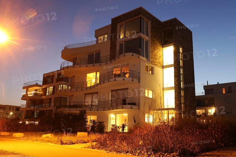 Symbolic image of modern living: Night shot of a modern apartment building in urban style (Rheinufer Süd, Ludwigshafen am Rhein, Rhineland-Palatinate)