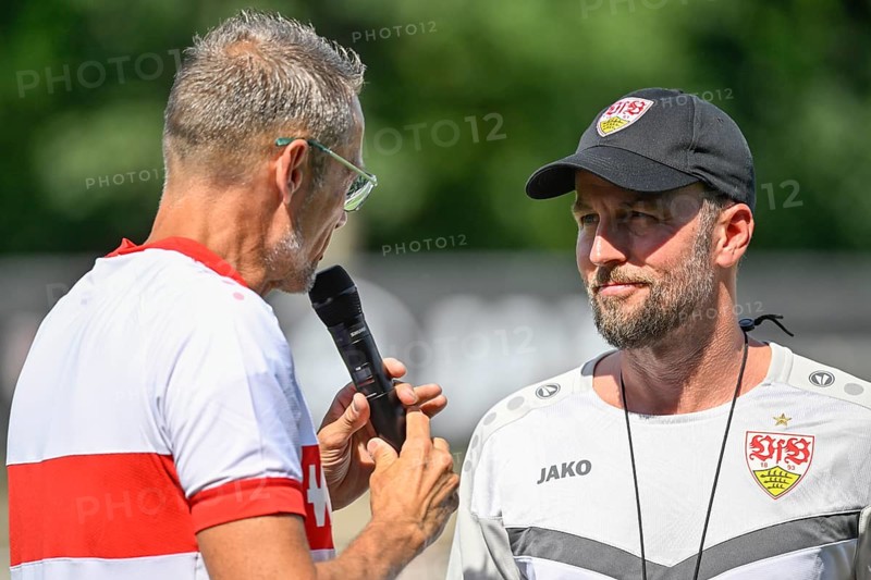 Stadium announcer Holger Laser in an interview, microphone, mic, with coach Sebastian Hoeneß VfB Stuttgart, training VfB Stuttgart, Robert-Schlienz-Stadion, Stuttgart, Baden-Württemberg, Germany, Europe