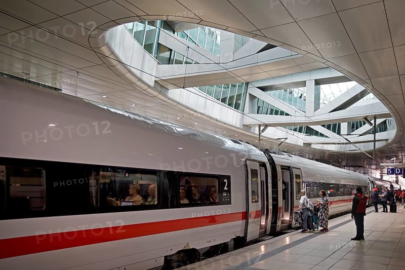 ICE at the centre platform with the large opening to the glass dome, long-distance train station, airport, Frankfurt am Main, Hesse, Germany, Europe