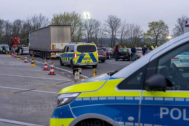 Joint inspection by customs and police, on the A3 motorway towards Cologne, at the Stindertal service area, focus on smuggling, theft, drug and smuggling crime, customs violations and illegal tuning, North Rhine-Westphalia, Germany, Europe