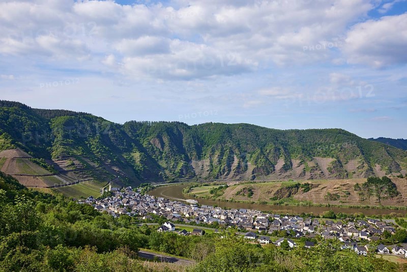 Moselle with vineyards of the Calmont and the town of Bremm, district of Cochem-Zell, Rhineland-Palatinate, Germany, Europe