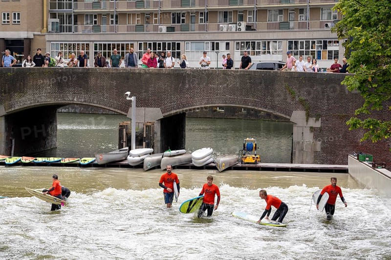 Surfing facility in the city centre of Rotterdam, Rif010, supposedly the world's first wave facility for surfers in a city, in the Steigersgracht, a 130 metre long and 21 metre wide wave pool was built in the existing canal, waves up to 1.5 metres high can be generated, every 7 seconds a wave breaks for the surfers, the 4.5 million litres in the pool, water is moved by 8 wave machines, Netherlands
