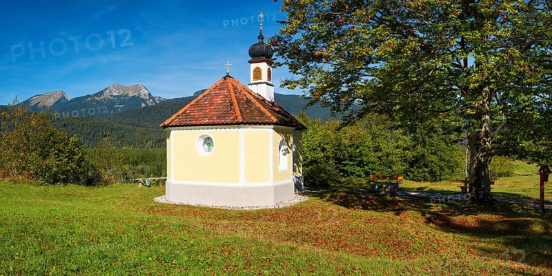 Maria Rast Chapel, Buckelwiesen between Mittenwald and Krün, Werdenfelser Land, Upper Bavaria, Bavaria, Germany, Europe