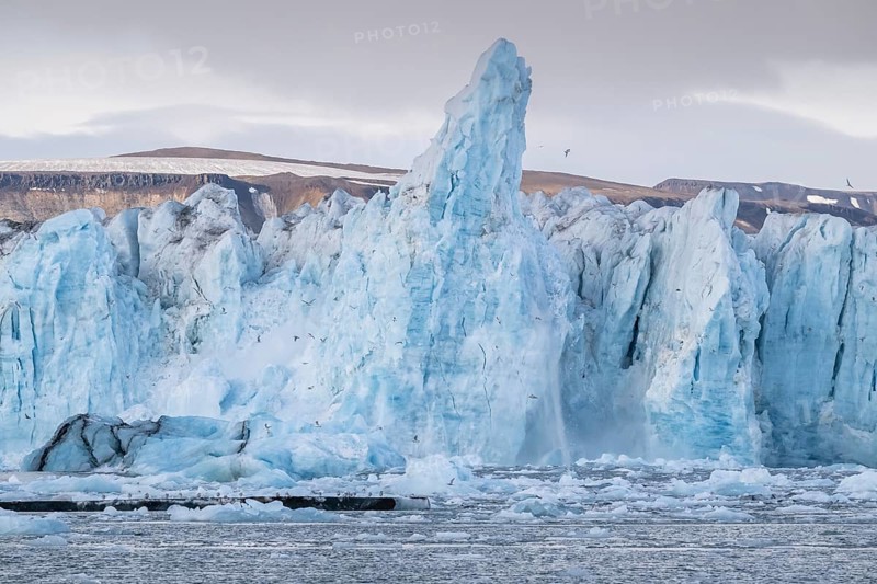 Calving glacier, calving, collapsing edge of Negribreen, Stjorfjord, Spitsbergen Island, Svalbard and Jan Mayen archipelago, Norway, Europe