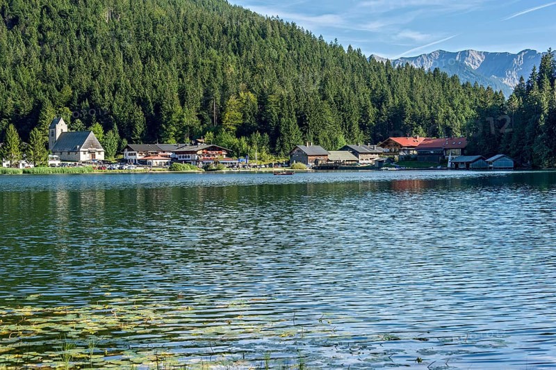 Mountain lake and village Spitzingsee, municipality Schliersee, behind mountains Krenspitze and Hinteres Sonnwendjoch in Tyrol, Mangfall mountains, Bavarian Prealps, Upper Bavaria, Bavaria, Germany, Europe