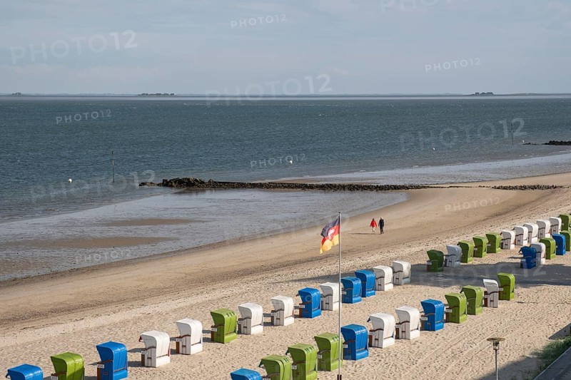 Beach with beach chairs, North Sea coast, Halligen in the background, Wyk, Föhr, North Sea island, North Frisia, Schleswig-Holstein, Germany, Europe
