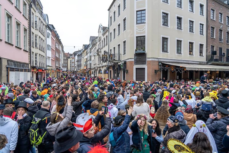 Rose Monday parade in Düsseldorf, after the parade thousands of people in the old town, in the Rheinstraße, at the Altbierbrauerei Uerige, North Rhine-Westphalia, Germany, Europe