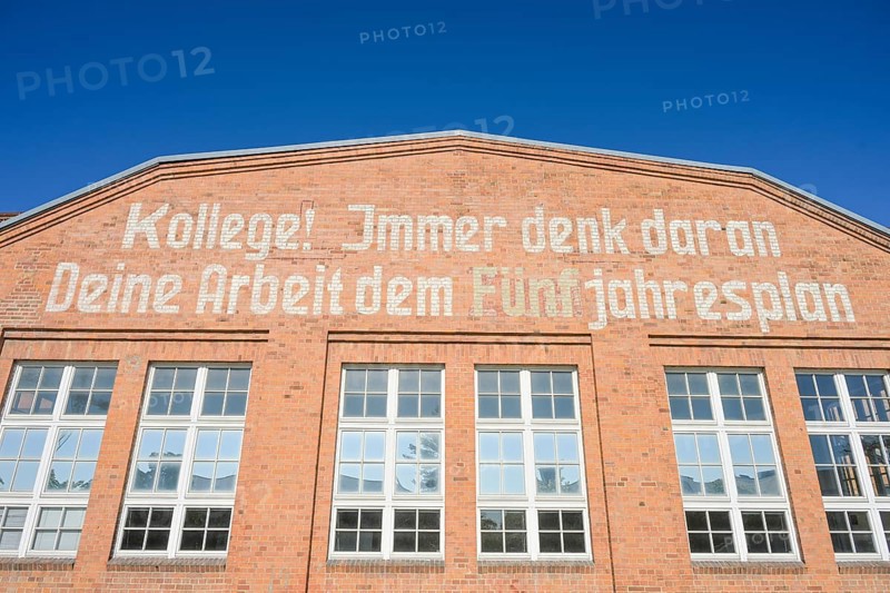 Inscription, colleague! Always remember your work to the five-year plan, Stage 19, Filmhalle, Studio Babelsberg, former factory premises of Orenstein & paddock, Ahornstraße, Babelsberg, Potsdam, Brandenburg, Germany, Europe