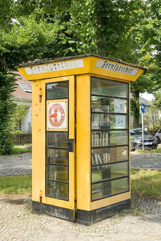 Telephone box, Alt-Lübars, Lübars, Reinickendorf, Berlin, Germany, Europe