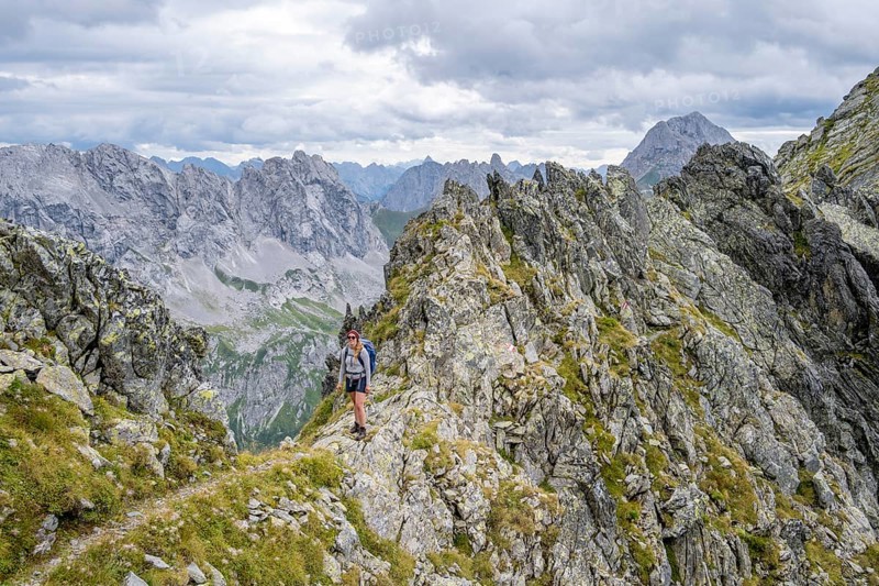 Hiker on the Carnic High Trail, ascent to the Raudenspitze, Carnic Main Ridge, Carnic Alps, Carinthia, Austria, Europe