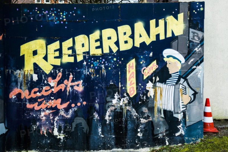 Lettering Reeperbahn, street art, graffiti, painted house wall, Reeperbahn, St. Pauli, Hamburg, Germany, Europe