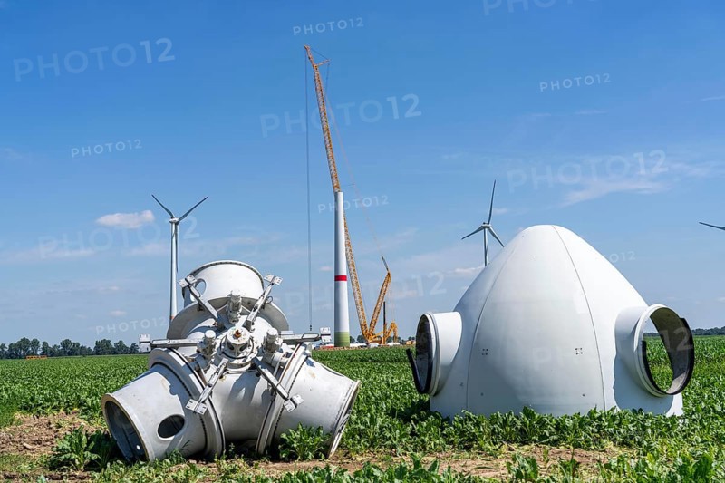 Repowering, dismantled Enercon E-58 wind turbine in a wind farm near Issum, 9 older wind turbines that have been in operation for over two decades are being replaced by a total of four Enercon E-160 turbines, under construction, with a total output of 22 megawatts, Lower Rhine, North Rhine-Westphalia, Germany, Europe