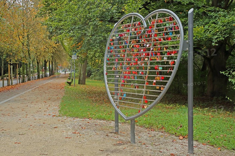 Heart-shaped frame with love locks, heart-shaped, many, series, row, number, quantity, ring, frame, metal, bars, symbol, love, relationship, partnership, friendship, fidelity, eternity, permanent, always, infinite, closed, to, Bad Nauheim, Wetterau, Hesse, Germany, Europe