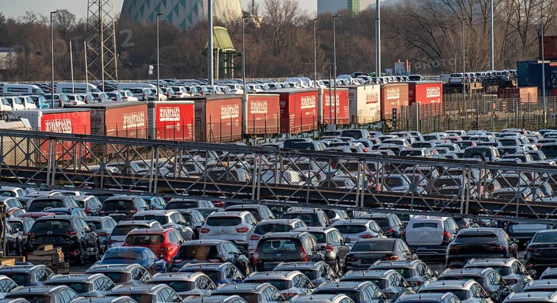 Car terminal in the Logport I inland port, in Duisburg on the Rhine, vehicle handling of new cars, storage area, rear container terminal, North Rhine-Westphalia, Germany, Europe