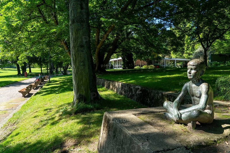 Grugapark, Essen, botanical garden, park for leisure and recreation, artwork Seated Boy 1951, North Rhine-Westphalia, Germany, Europe