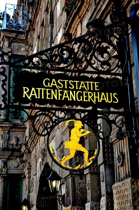 Hotel sign Rattenfaenger, Hameln, Lower Saxony, Niedersachsen, Germany, Europe