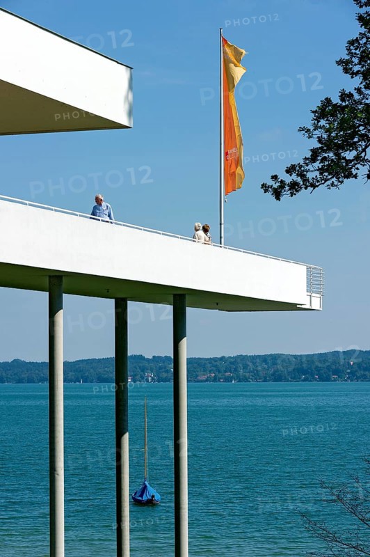 High footbridge overlooking the lake, Museum of the Imagination by Lothar-Günther Buchheim, architects Behnisch, Behnisch & Partner, Bernried am Starnberger See, Upper Bavaria, Bavaria, Germany, Europe