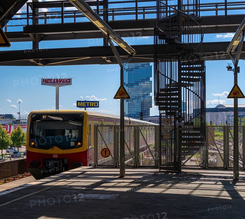 S-Bahn, platform and construction work at Berlin Ostbahnhof, Friedrichshain, Berlin, Germany, Europe