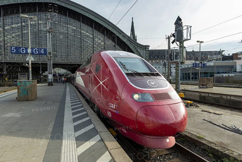 Eurostar train ready to depart for Paris, Cologne Central Station, Cologne, North Rhine-Westphalia, Germany, Europe