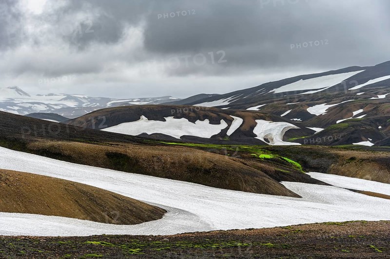 Volcanic landscape with hills and snow, Laugavegur trekking trail, Landmannalaugar, Fjallabak Nature Reserve, Icelandic Highlands, Suðurland, Iceland, Europe
