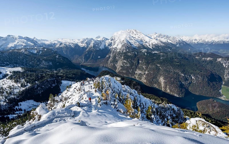 Snow-covered summit of the Jenner with viewing platform in autumn, view of Königssee and Watzmann, Berchtesgaden National Park, Berchtesgaden Alps, Schönau am Königssee, Berchtesgadener Land, Bavaria, Germany, Europe