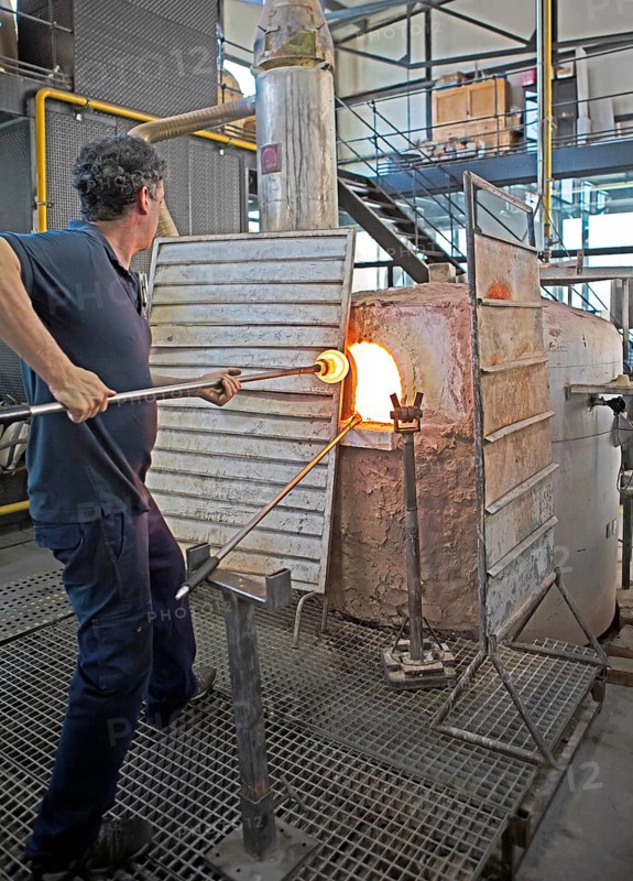 Glassblower, 46 years old, at work, Royal Glass Factory La Granja de San Ildefonso, Province of Segovia, Castile and Leon, Spain, Europe