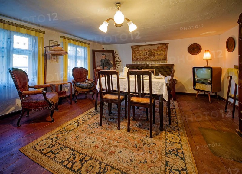 1950s living room, interior photo, Klockenhagen open-air museum, historic Mecklenburg village, Mecklenburg farmhouses, Klockenhagen, Mecklenburg-Western Pomerania, Germany, Europe