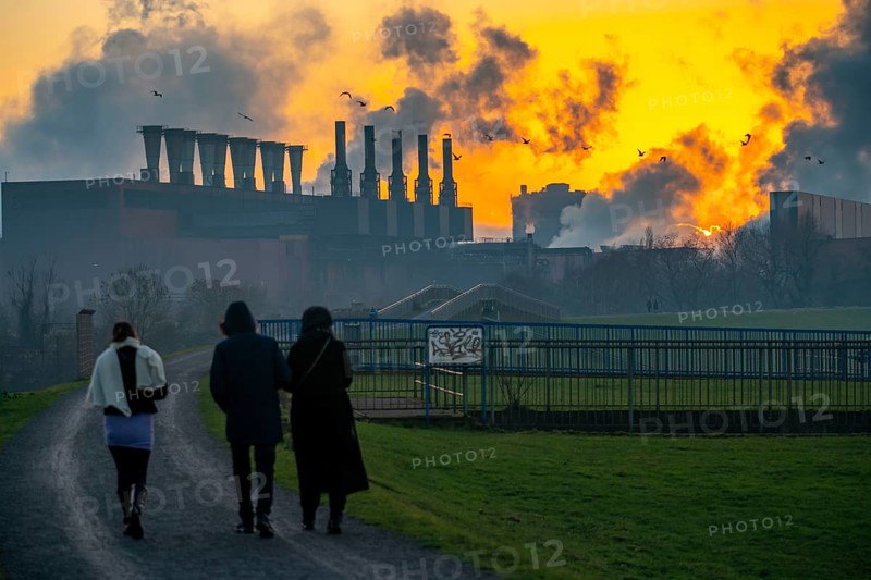 Rhine at Duisburg-Bruckhausen, steelworks Thyssenkrupp Steel, walkers on the Rhine dyke, winter, Duisburg, North Rhine-Westphalia, Germany, Europe