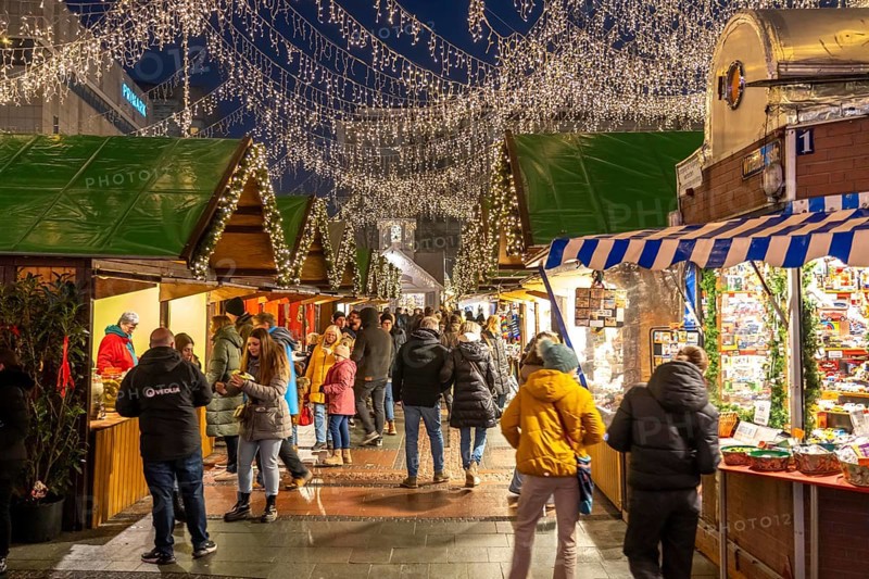 Pre-Christmas season, Christmas market in the city centre of Essen, Kennedyplatz, light decoration, North Rhine-Westphalia, Germany, Europe