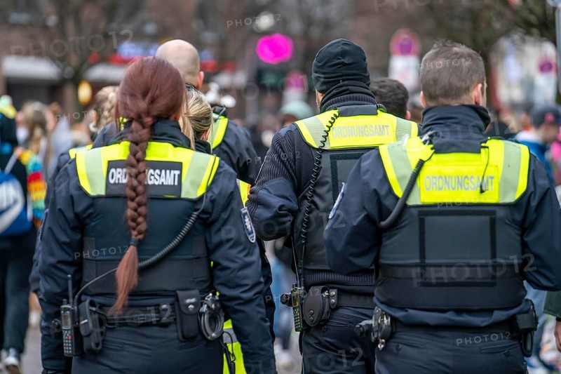 Rose Monday parade in Düsseldorf, street carnival, officials of the public order office