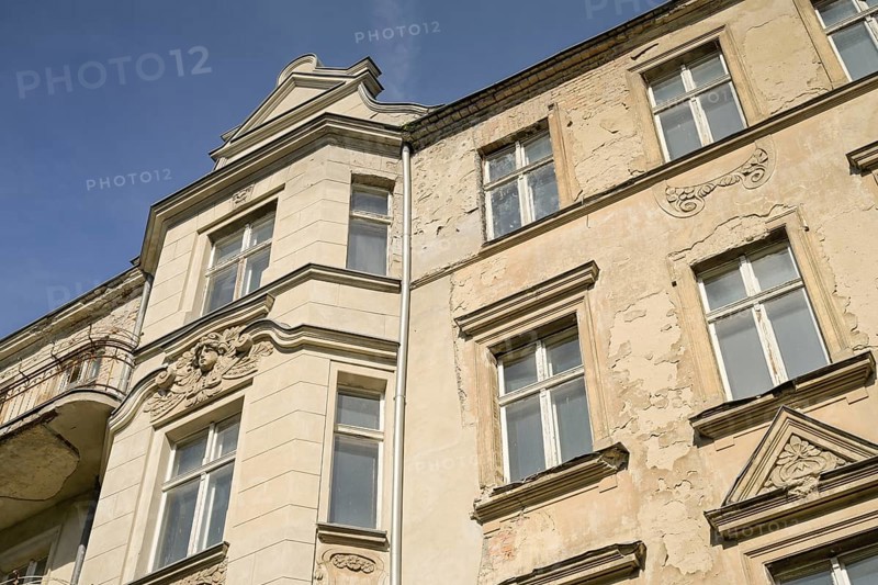 Vacant residential building on the corner of Stubenrauchstraße and Odenwaldstraße, Friedenau, Berlin, Germany, Europe