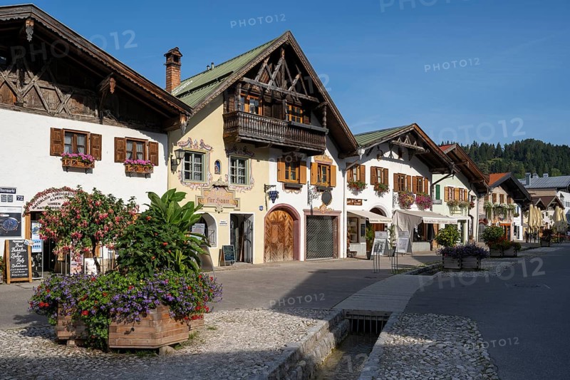 Typical Bavarian houses at Obermarkt, Mittenwald, Werdenfelser Land, Upper Bavaria, Bavaria, Germany, Europe