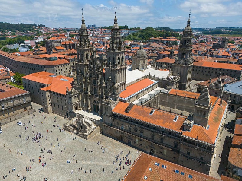 Aerial view of a large square in front of an impressive cathedral, surrounded by historic buildings with red roofs, Cathedral, Santiago de Compostela, autonomous community of Galicia, place of pilgrimage, destination of the Way of St James, Spain, Europe