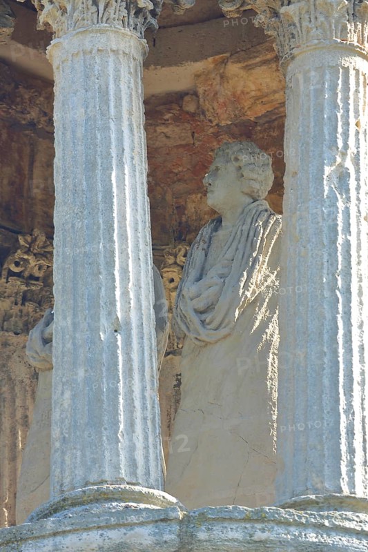Statue and columns with fluting at the Julier monument, mausoleum, detail, fluting, grooves, white, stone, Roman, ancient, Roman period, Les Antiques, Glanum, Saint-Rémy-de-Provence, Alpilles, Alpilles, Bouches-du-Rhône, Provence, France, Europe