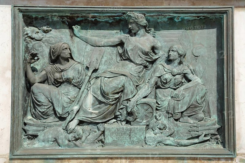 Relief on sculpture Le Génie de la navigation, allegory for seafarers and conquest, exploration, woman, genius, Carre, Carré du port, Toulon, Var, Provence, France, Europe