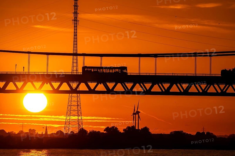 Traffic on the Rhine bridge Emmerich, federal road B220, evening light, with 803 m the longest suspension bridge in Germany shortly in front of the Dutch border, Rhine kilometre 853, 2 it is the northernmost German Rhine bridge, North Rhine-Westphalia, Germany, Europe