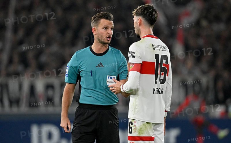 Referee Daniel Schlager in discussion with Atakan Karazor VfB Stuttgart (16) MHPArena, MHP Arena Stuttgart, Baden-Württemberg, Germany, Europe
