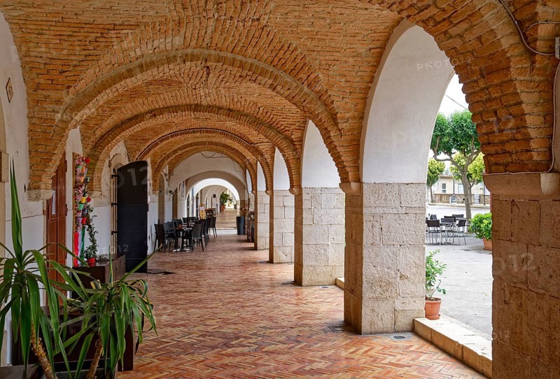 Archways in Piazza Umberto in Venosa. Venosa is an Italian municipality in the north of the province of Potenza in the Basilicata region. It is a member of the association I borghi più belli d'Italia, The most beautiful places in Italy. Venosa, Basilicata, Southern Italy, Southern Europe