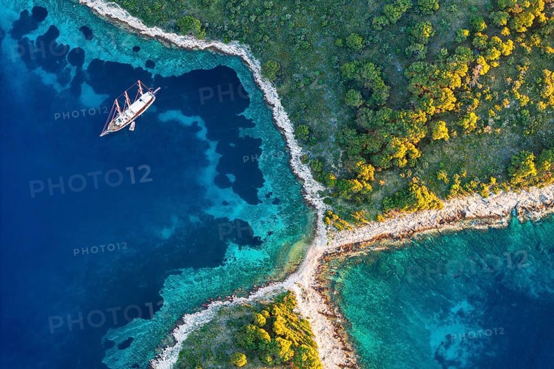Bay with sailing boat, Pakleni or Paklinski Islands off the island of Hvar, Dalmatia, Croatia, Europe