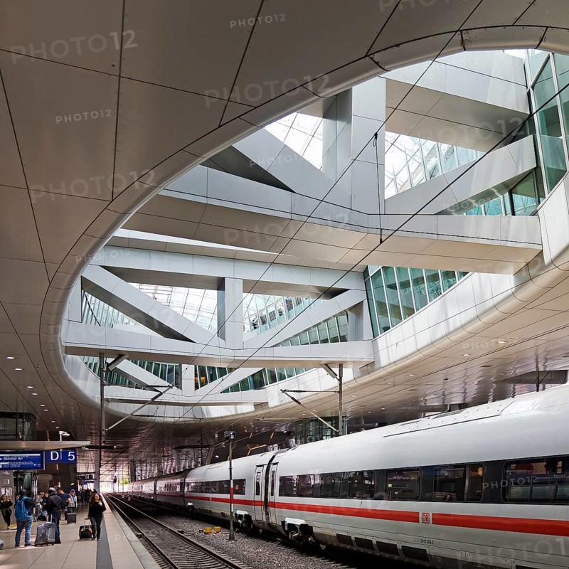 ICE at the centre platform with the large opening to the glass dome, long-distance train station, airport, Frankfurt am Main, Hesse, Germany, Europe